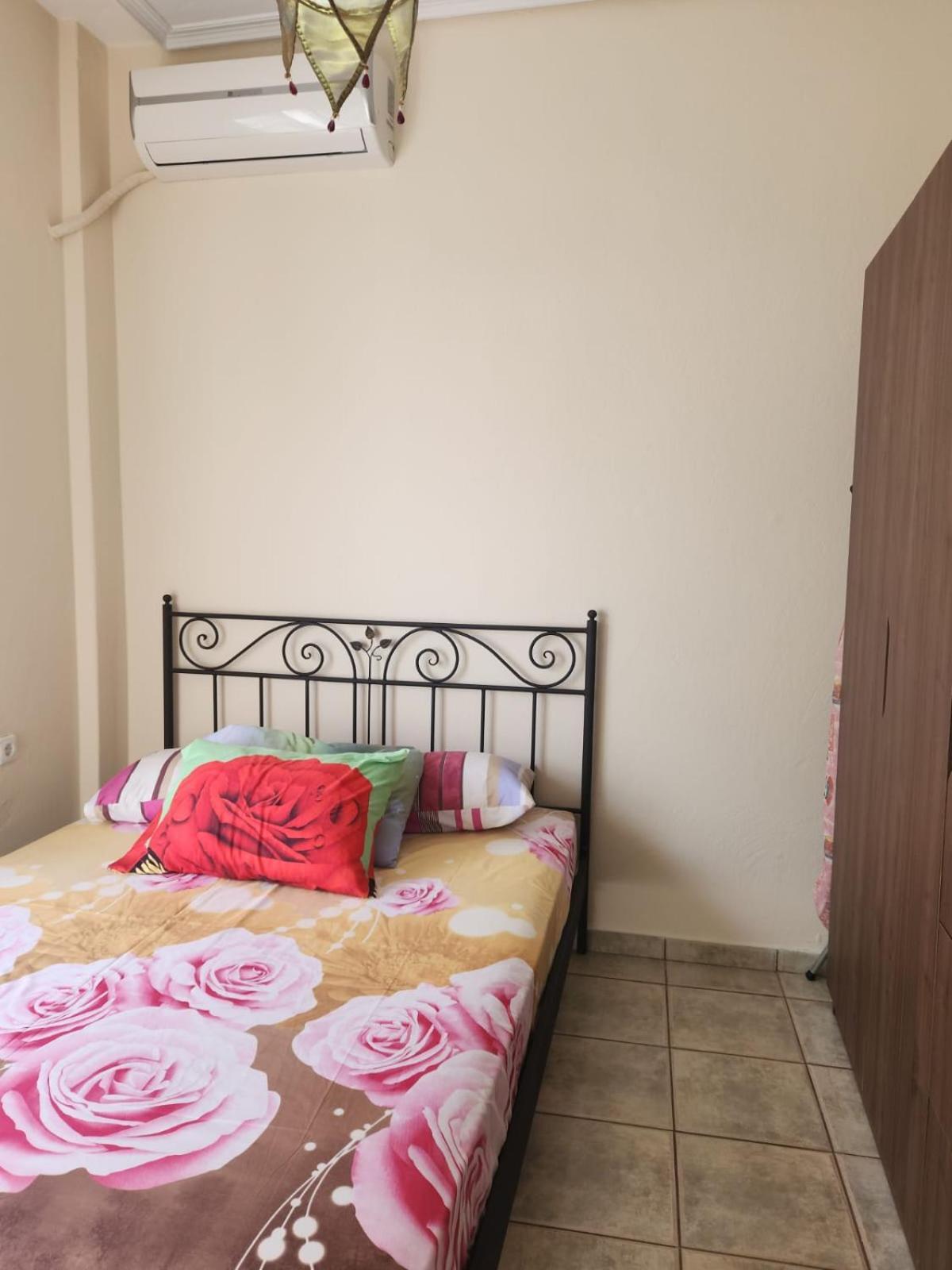 Cozy Two Bedroom Apartment *